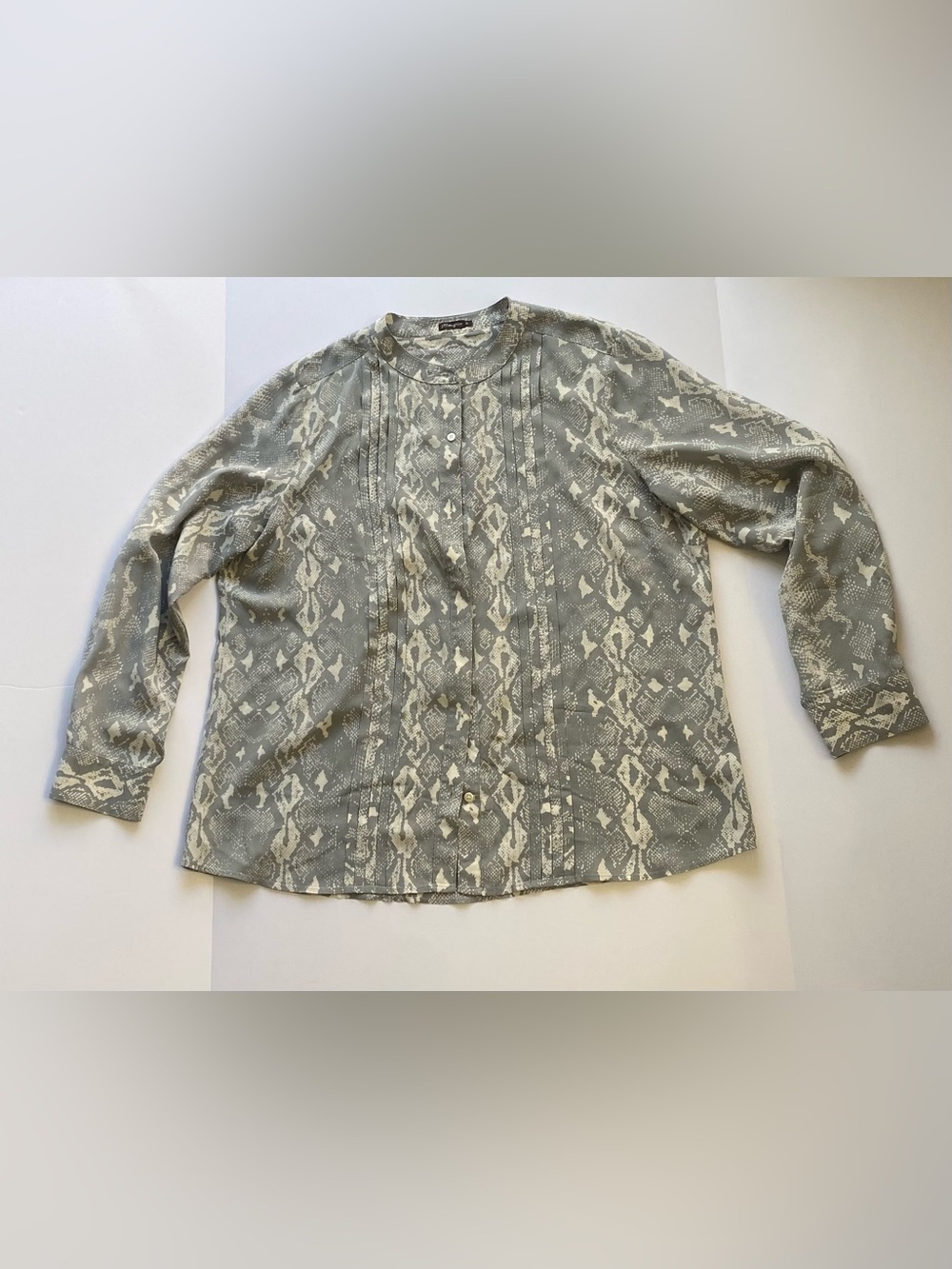 100% silk snakeskin print blouse women’s J. McLaughlin Large button down
